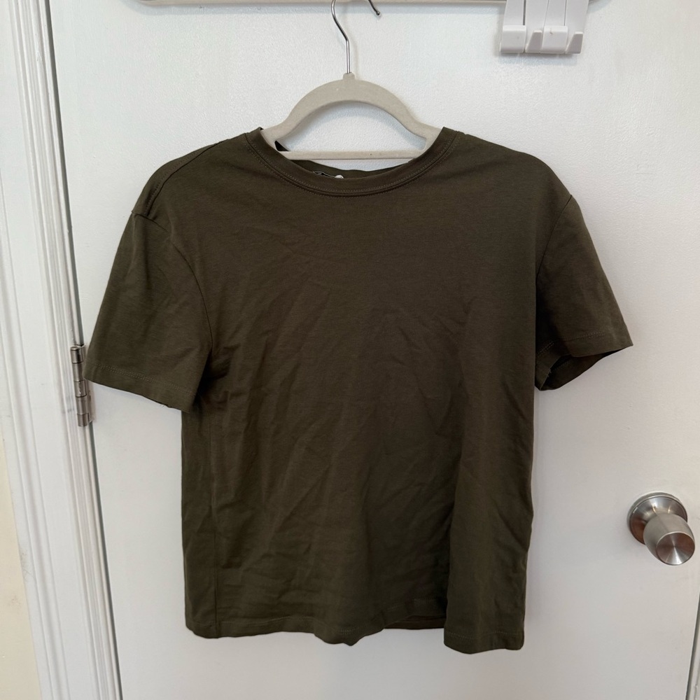 Khaki green Zara t-shirt #khakigreen #tshirt

Excellent condition size small